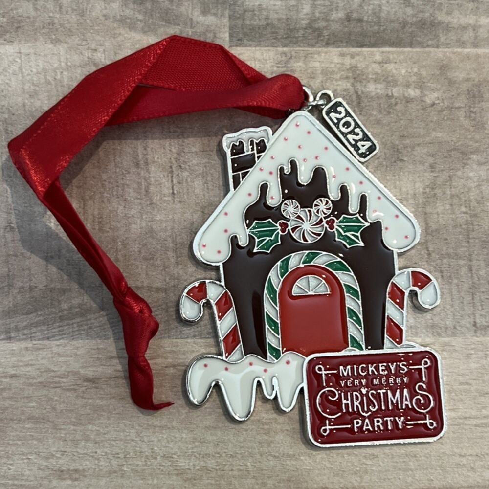 Disney‎ Mickey's Very Merry Christmas Party 2024 Gingerbread House Ornament NEW